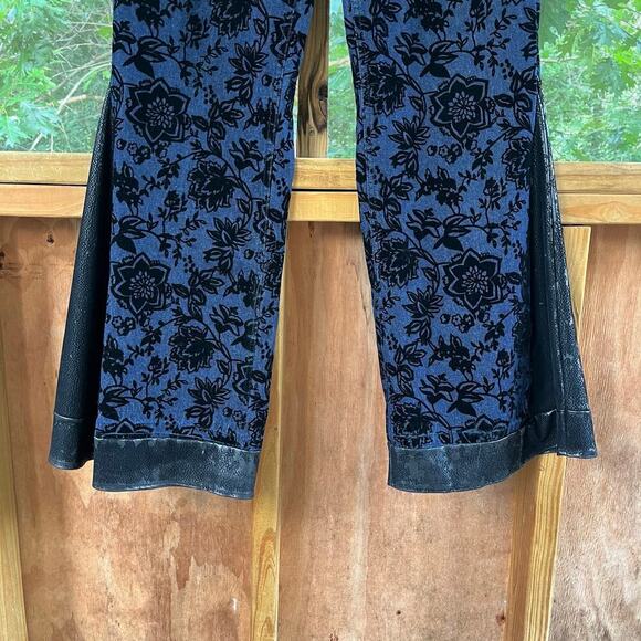 Bill Blass Women's Vintage Blue & Black Floral Print Flare Leg Jeans Size 12 - Picture 5 of 11